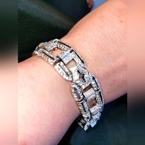 ❤️ NWT-Silvertone- Amazing Art Deco-Austrian Crystal Gala Bracelet